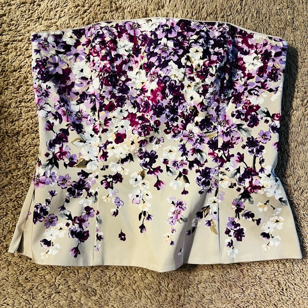 White House | Black Market- Size 8. Floral, lavender and neutrals